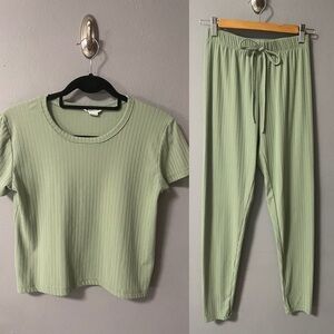 Capella Matching Set. Short Sleeve Top and Pull on Ribbed Pants in Green. Small